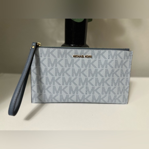 Michael Kors  Jet Set  LG Zip Clutch Wristlet - Picture 2 of 10